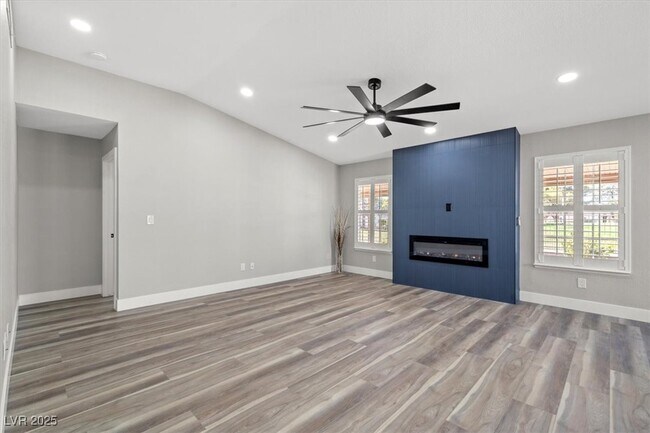 Building Photo - 5005 Cliffrose Dr