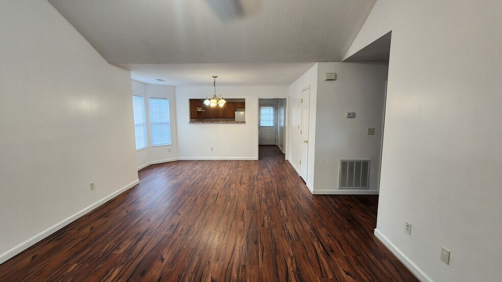 Building Photo - 1521 Mayberry Ln