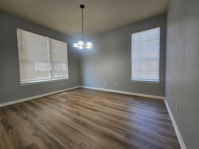Building Photo - 164 Ashwood N