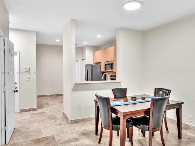 Building Photo - 3853 Tree Top Dr