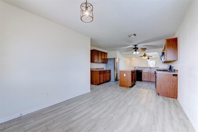 Building Photo - 7906 Yaupon View Dr