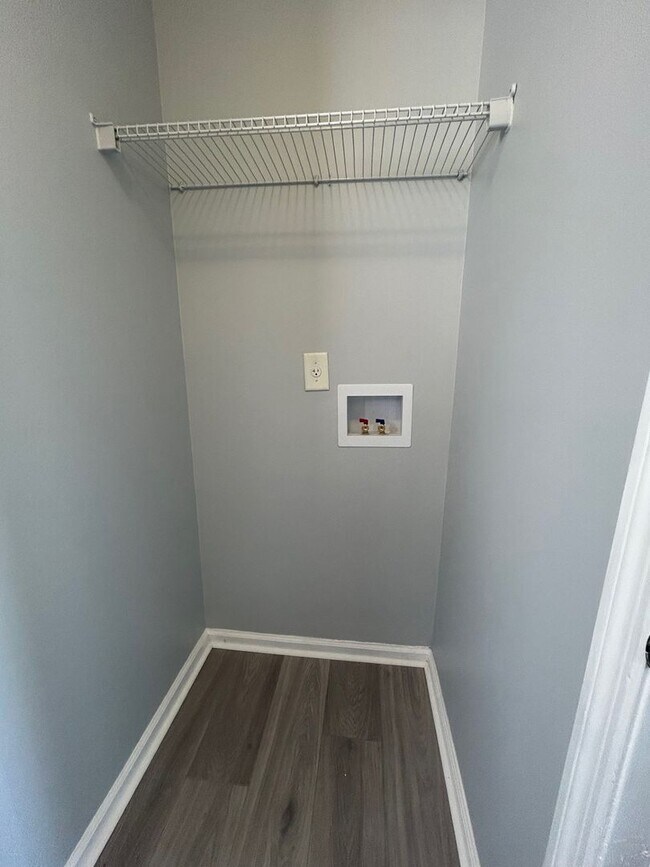 Building Photo - Charming 3BR /2BA  Home with many upgrades...