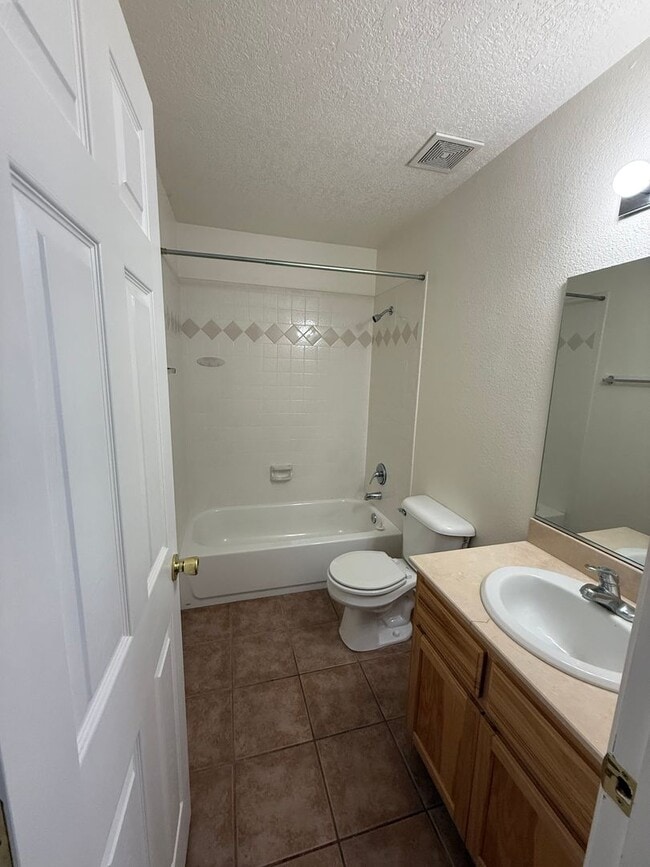 Building Photo - Charming 3-bedroom, 2.5-bathroom home