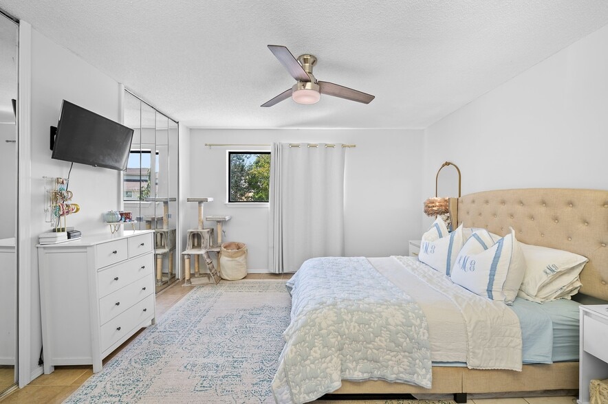 Building Photo - 5001 Grande Dr