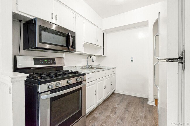 Building Photo - 67-12 Selfridge St