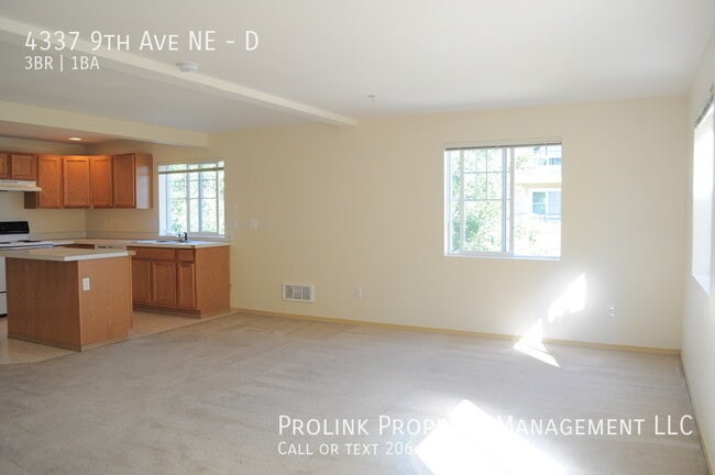 Building Photo - 4337 9th Ave NE