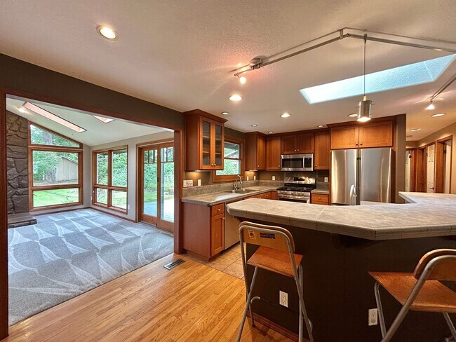 Building Photo - Tranquil Environment: 3 Bed, 1 Bath House