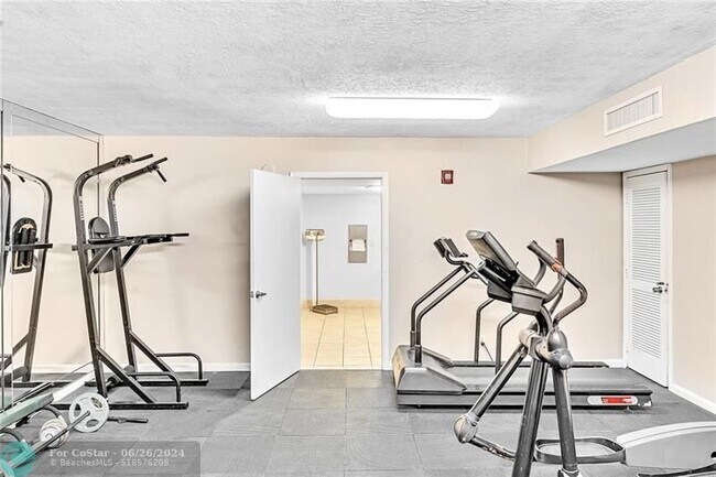 Building Photo - 525 N Ocean Blvd