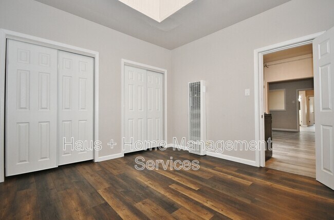 Building Photo - 933 4th Ave