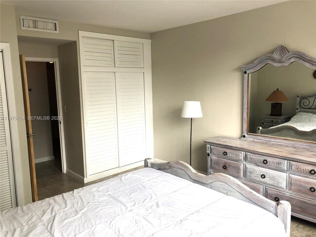 Building Photo - 1408 Brickell Bay Dr