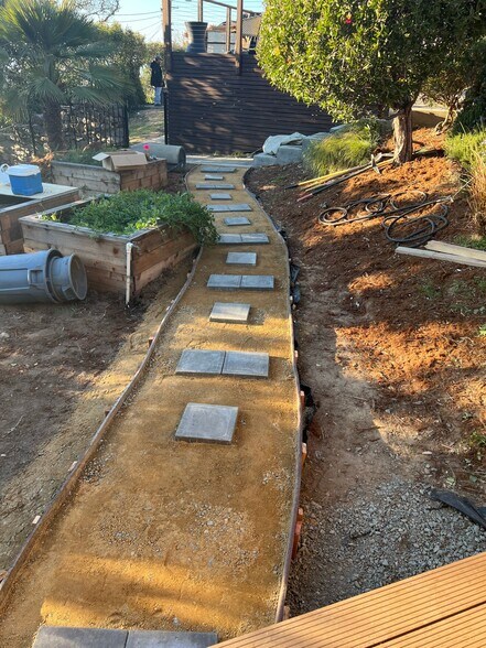 Path to pod office - 6344 Snake Rd