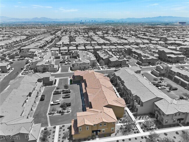 Building Photo - 49 Alamere Falls Dr