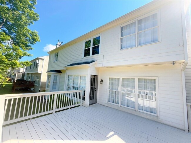 Building Photo - 3730 Longlake Dr