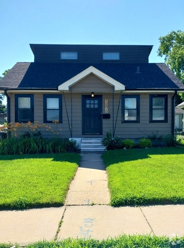 Building Photo - 1206 S 50th St