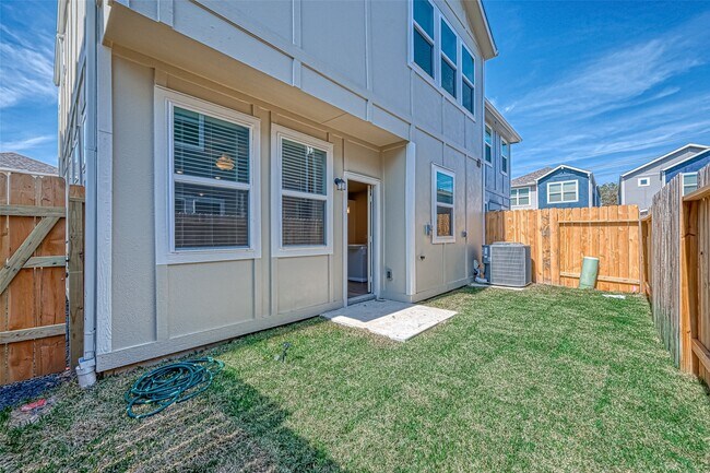 Building Photo - 1526 Lakeline Oak Dr