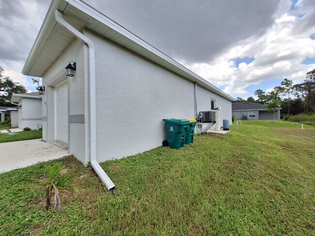 Building Photo - Available with ZERO DEPOSIT MOVE-IN!