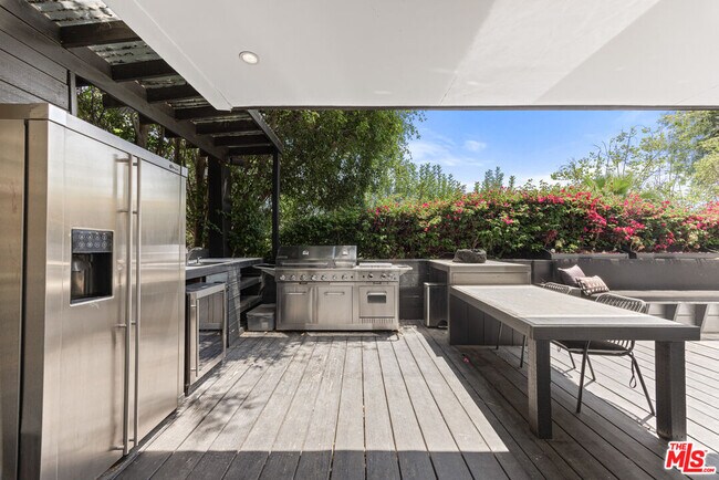 Building Photo - 2300 Ronda Vista Dr