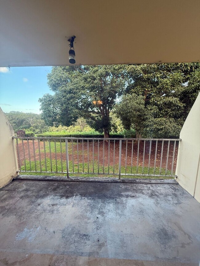 Building Photo - 3 bedroom 2 bath condo in Ridgecrest in  Waikalani comes with 2 parking