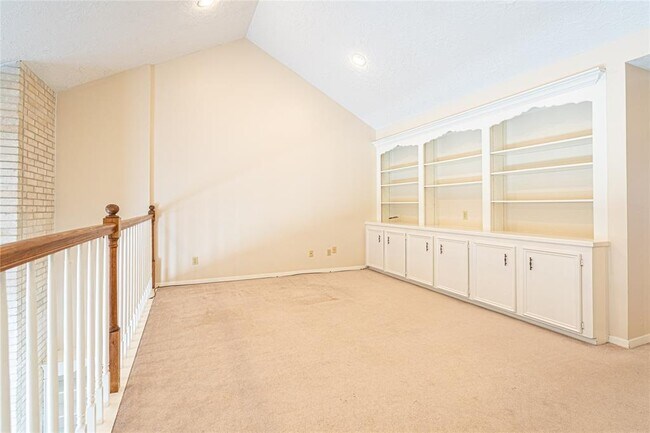 Building Photo - 2306 Potomac Dr