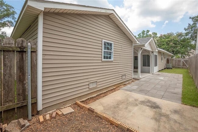 Building Photo - 9602 Red Church Ln