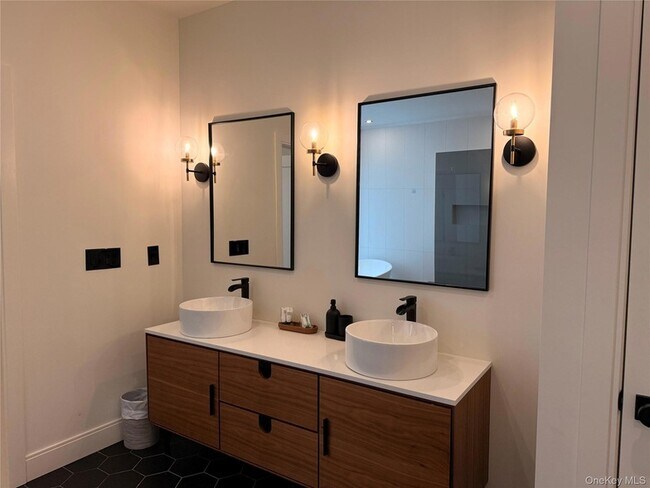 Building Photo - 6 Conifer Ct