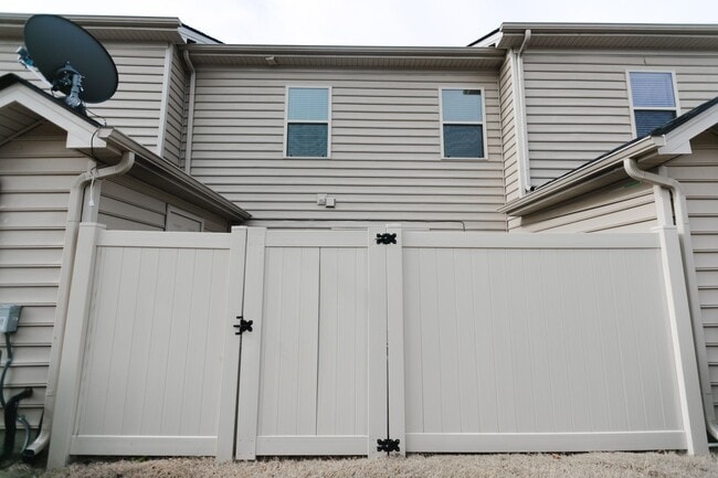 Building Photo - 924 Gamely Wy