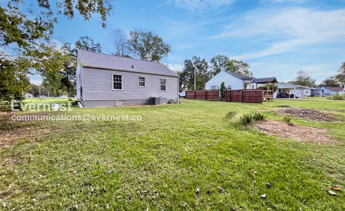 Building Photo - 600 Forrest Rd