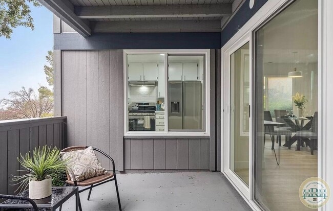 Building Photo - Fully Updated 2 BR | 1 BA Condo in Vallejo