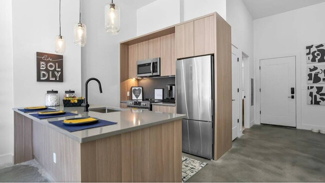 Building Photo - 267 Main St