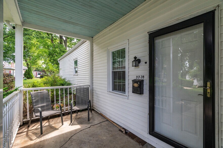 Building Photo - 2320 Beechmont Ave
