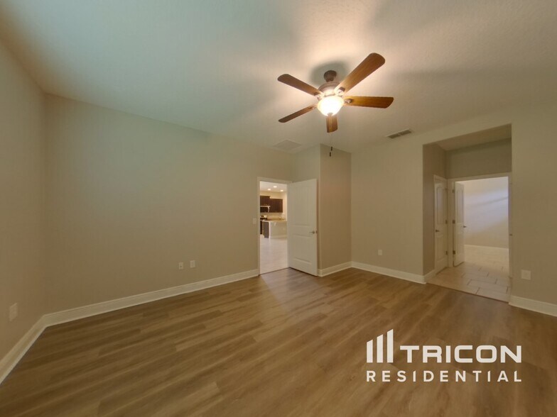 Building Photo - 463 River Square Ln