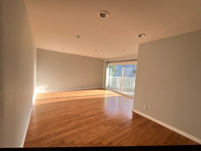 Building Photo - 640 The Vlg