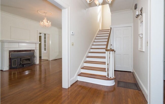 Building Photo - 1224 Fairview Dr