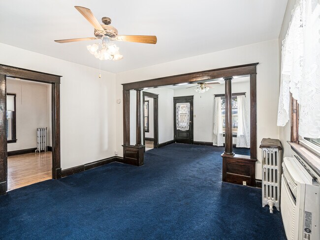 Building Photo - 121 Davis Ave