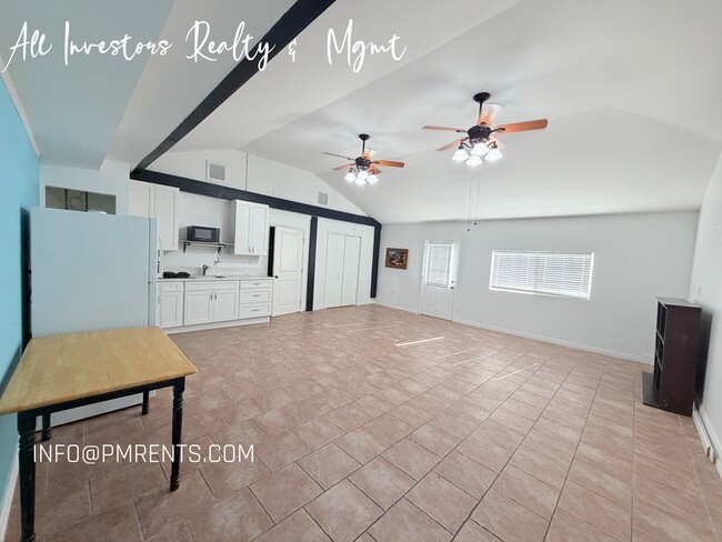 Building Photo - 420 Hutchison St