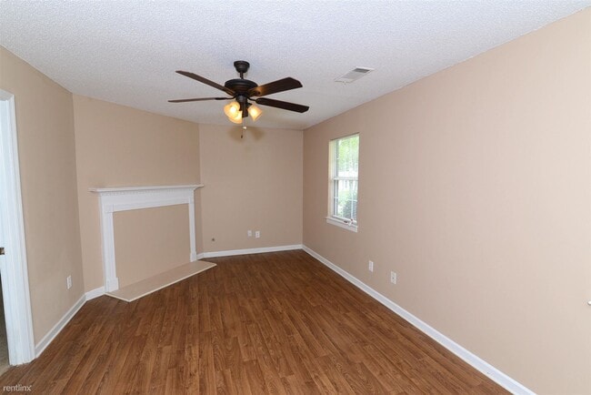 Building Photo - 3467 Meadowlane Pl SW