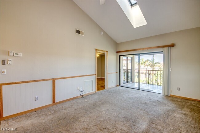 Building Photo - 4616 SE 6th Ave