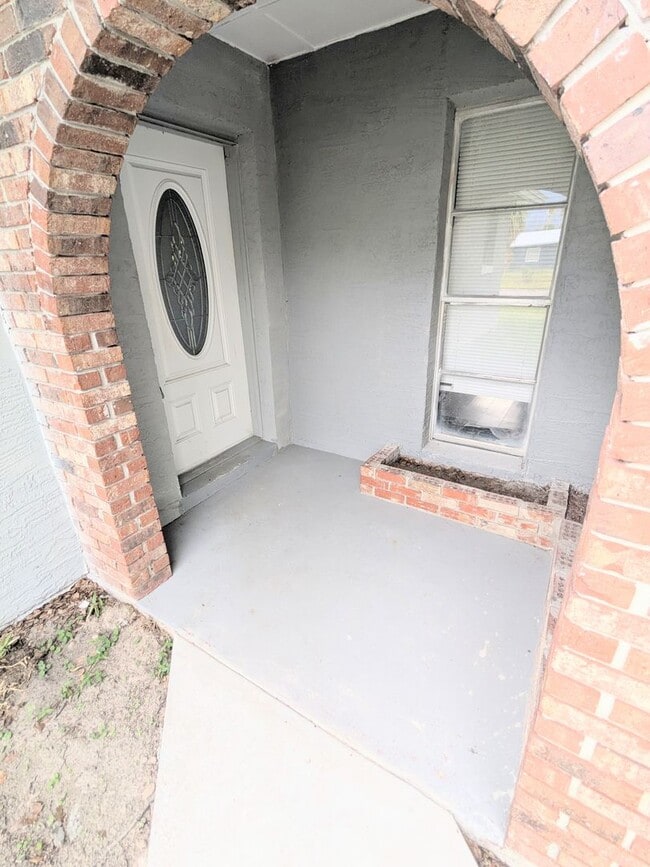 Building Photo - 3Bedroom+BONUS, 2 bath Daytona Beach