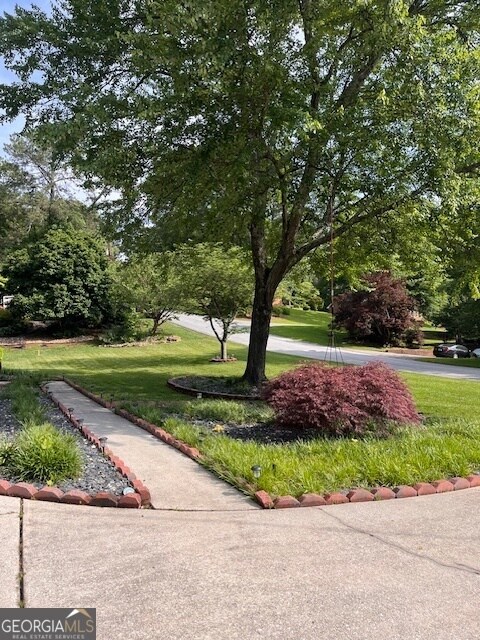 Building Photo - 871 Cedar Trce SW