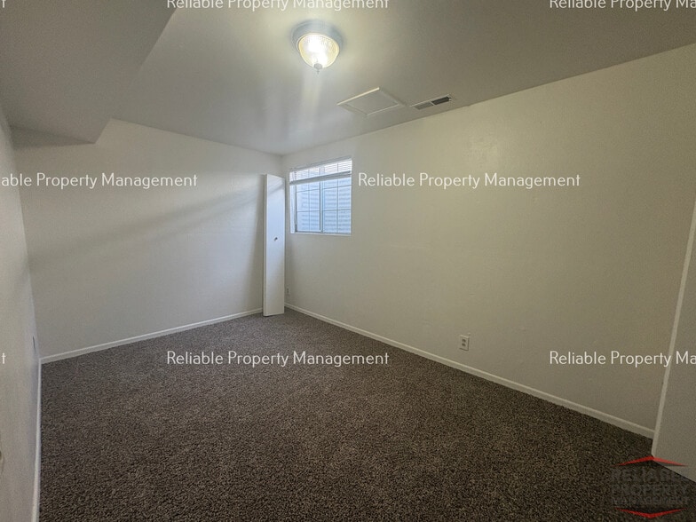 Building Photo - 1524 Falcon Dr