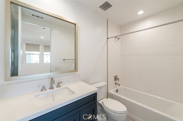 Building Photo - 228 Stage