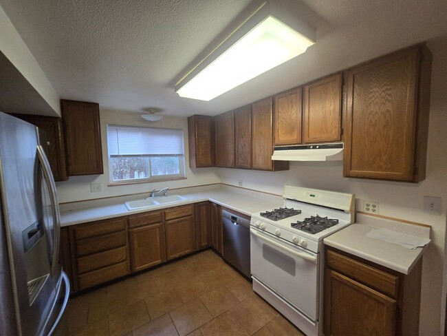 Building Photo - 3BR Northern McKinleyville home is close t...