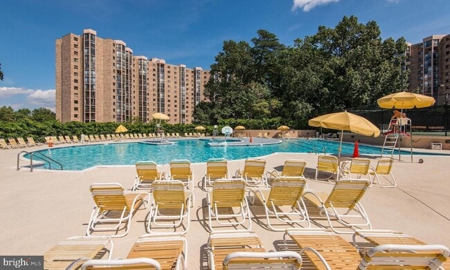 Building Photo - 5902 Mt Eagle Dr