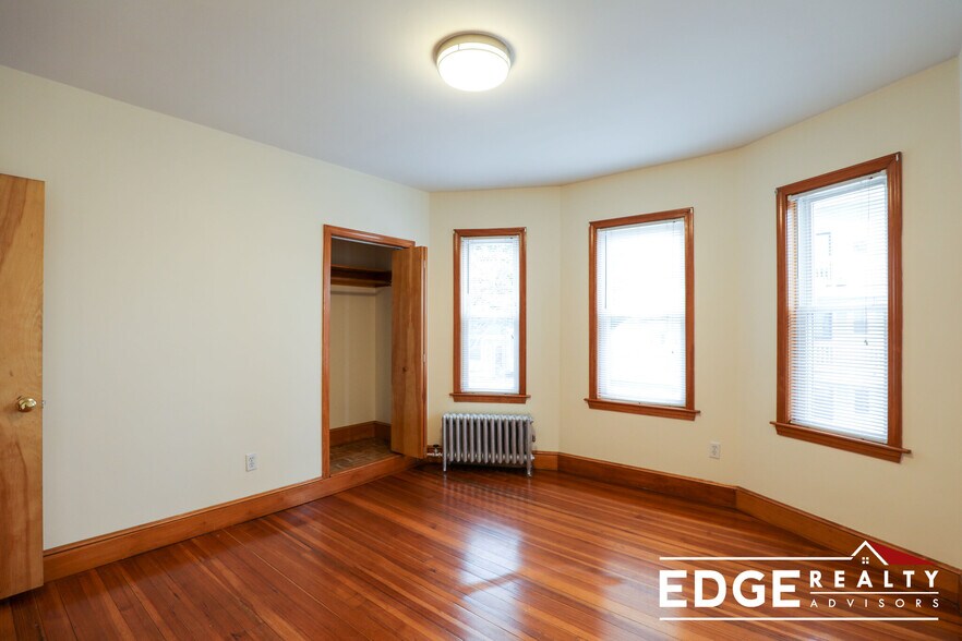 Building Photo - 12 Montcalm Ave