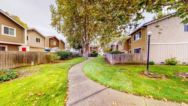 Building Photo - 562 Santa Alicia Dr