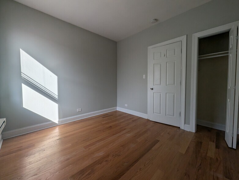 Building Photo - 3732 N Pine Grove Ave