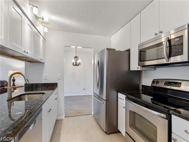 Building Photo - 9540 Green Cypress Ln