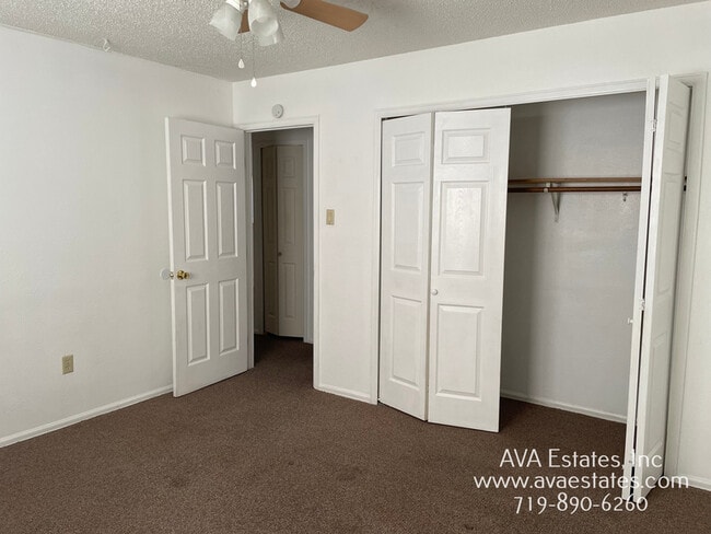 Building Photo - 1324 Anita St