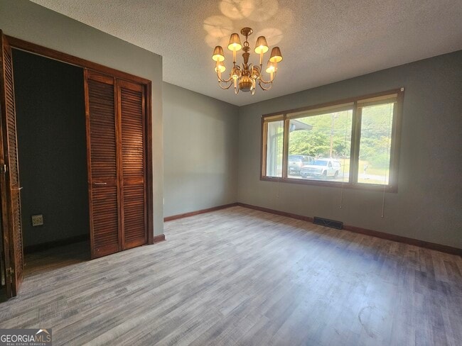 Building Photo - 96 Glencrest Dr