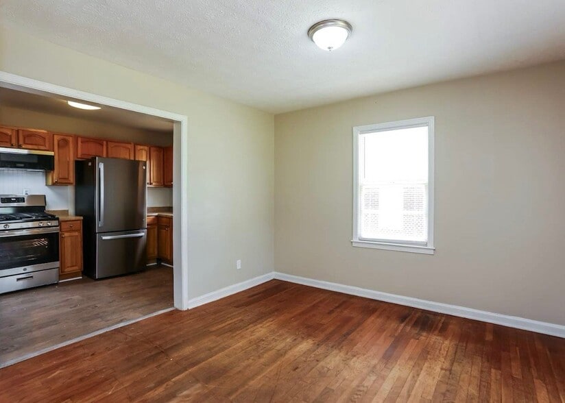 Building Photo - 2121 Cherry Ln